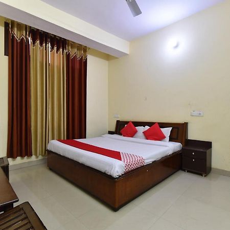 Oyo 28027 Hotel Dhruv Mandi Luaran gambar