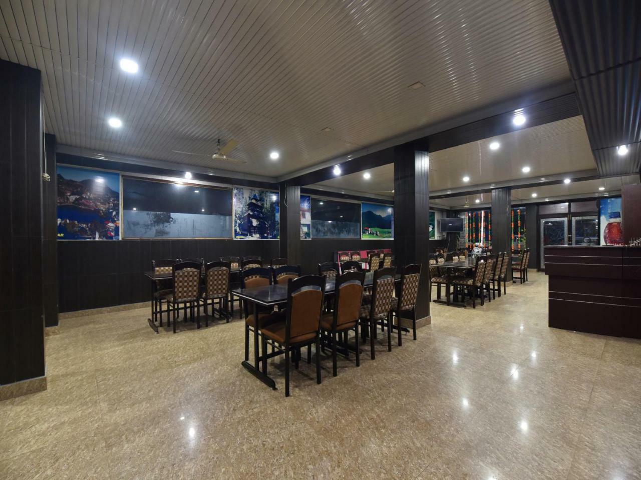 Oyo 28027 Hotel Dhruv Mandi Luaran gambar