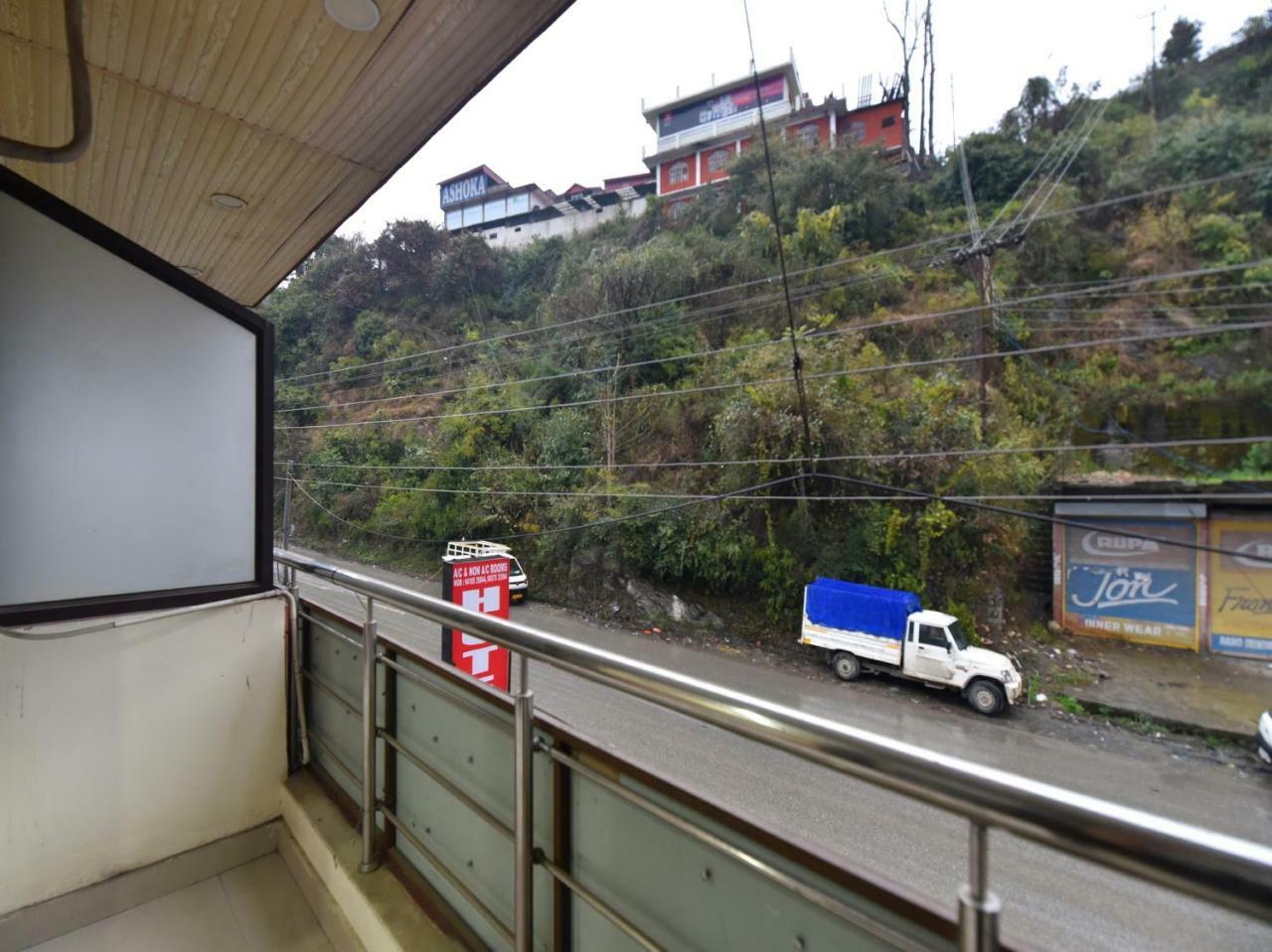 Oyo 28027 Hotel Dhruv Mandi Luaran gambar