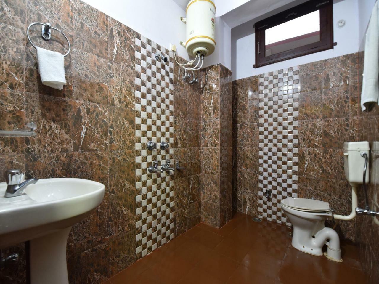 Oyo 28027 Hotel Dhruv Mandi Luaran gambar