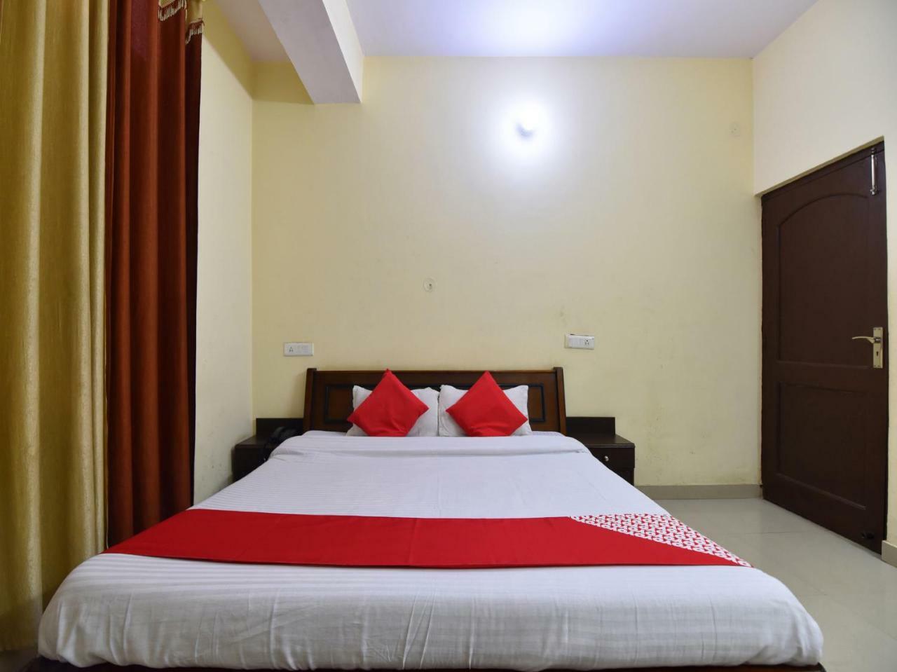 Oyo 28027 Hotel Dhruv Mandi Luaran gambar
