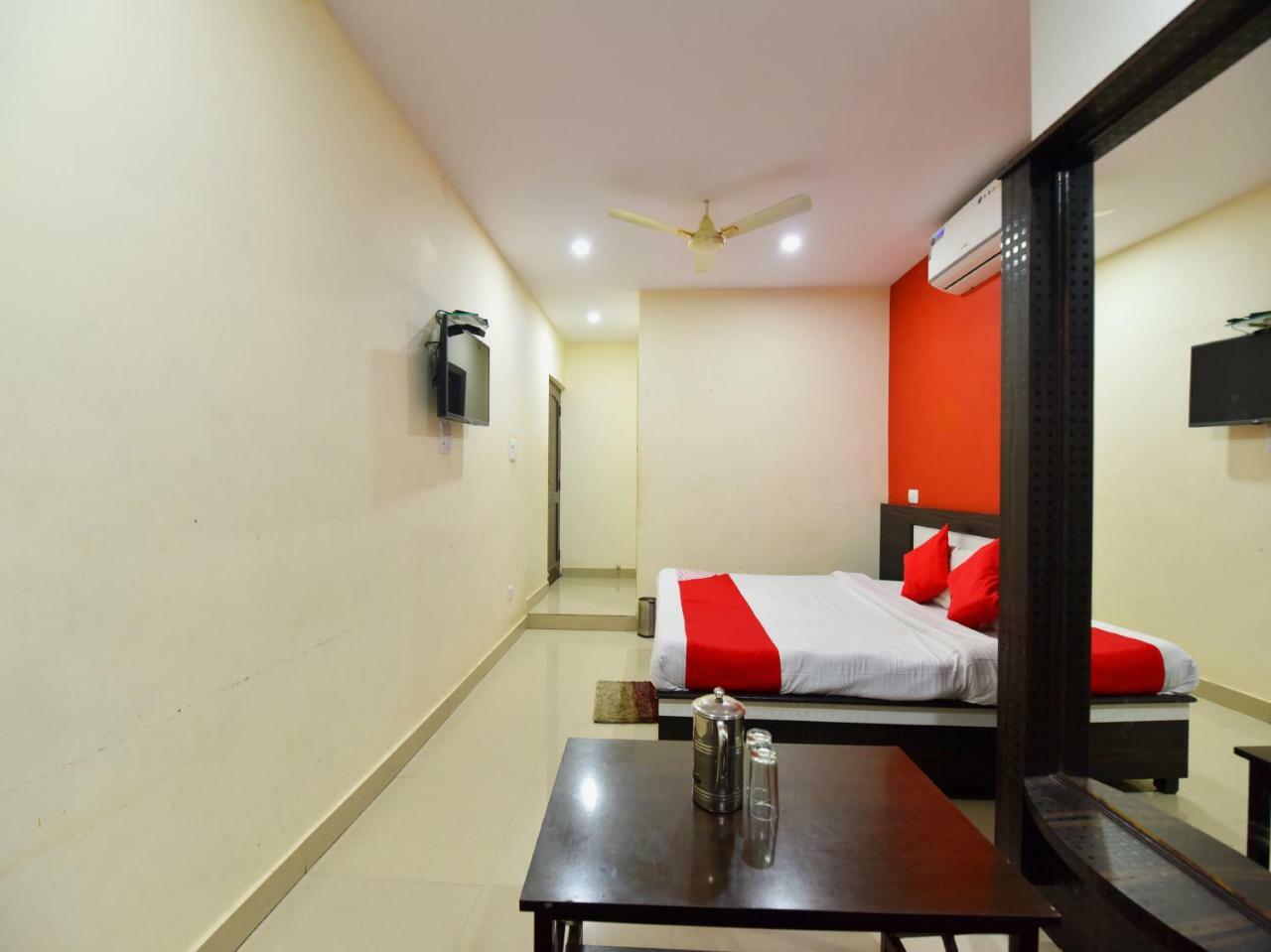 Oyo 28027 Hotel Dhruv Mandi Luaran gambar