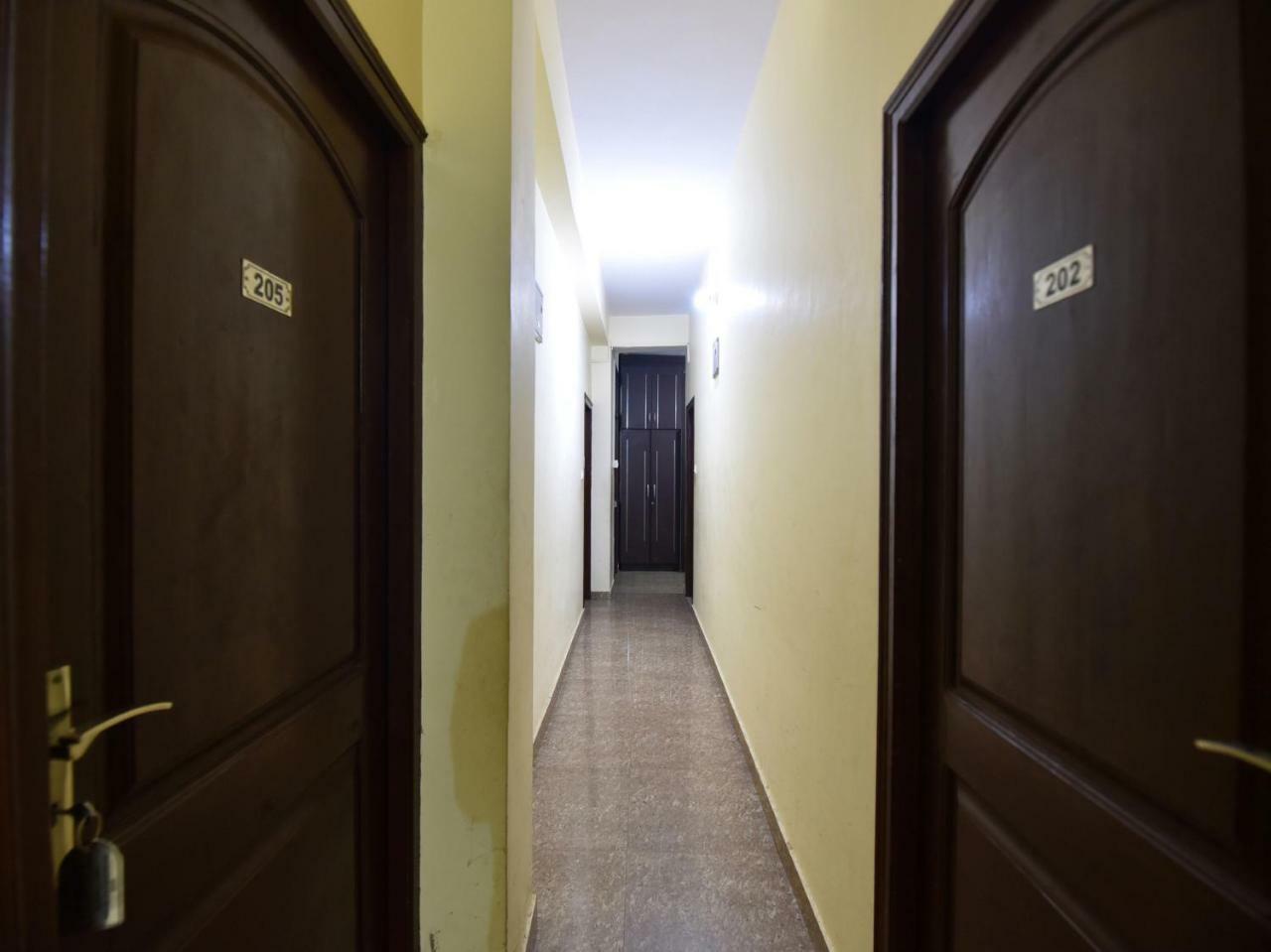 Oyo 28027 Hotel Dhruv Mandi Luaran gambar