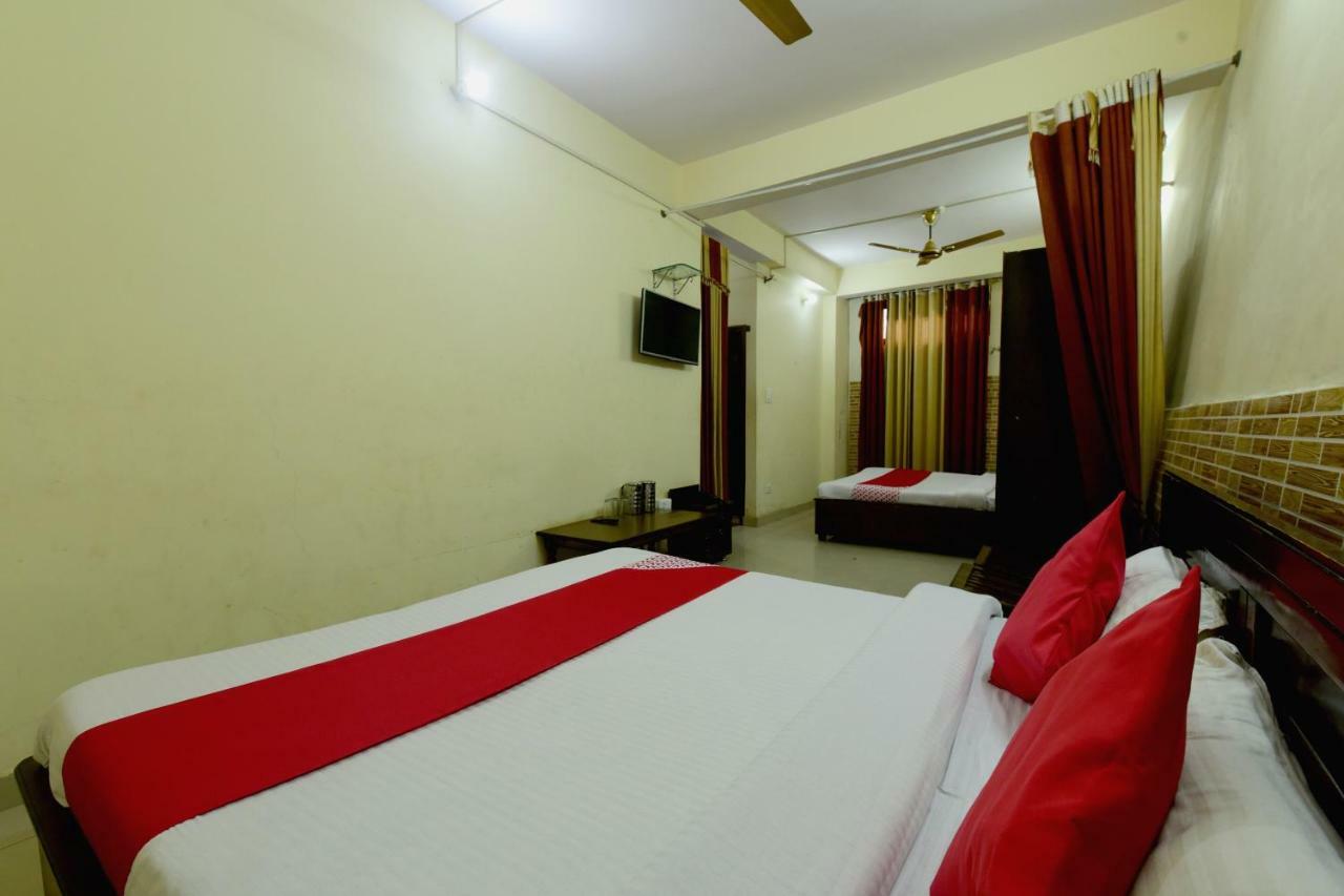 Oyo 28027 Hotel Dhruv Mandi Luaran gambar