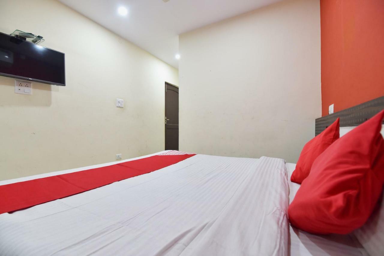 Oyo 28027 Hotel Dhruv Mandi Luaran gambar