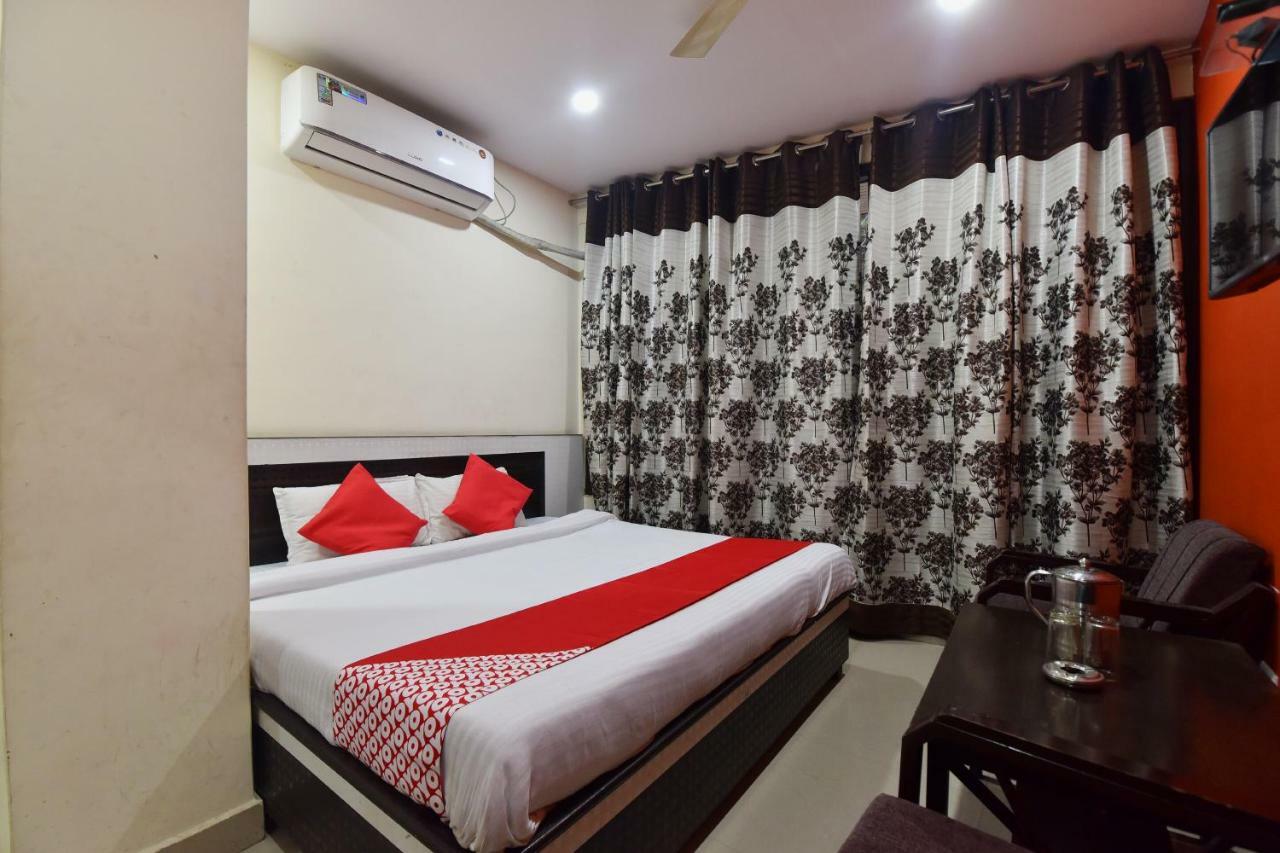 Oyo 28027 Hotel Dhruv Mandi Luaran gambar
